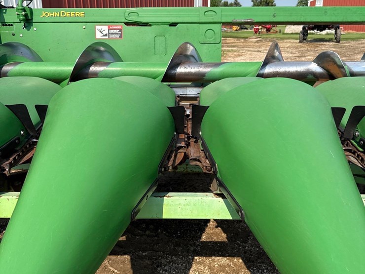 2012-john-deere-608c-image-14