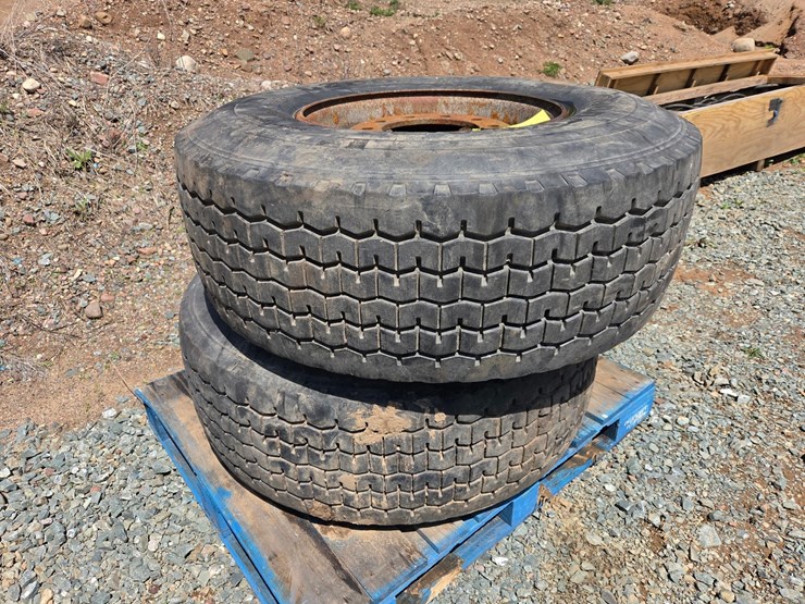 #6026-•-(2)-goodyear-g286-425/65r22.5-tires-w/rims-image-4