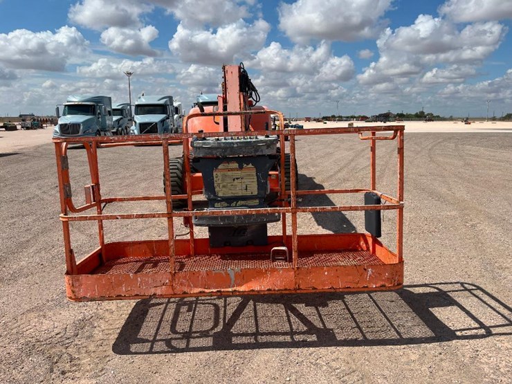 2011-jlg-600aj-image-8