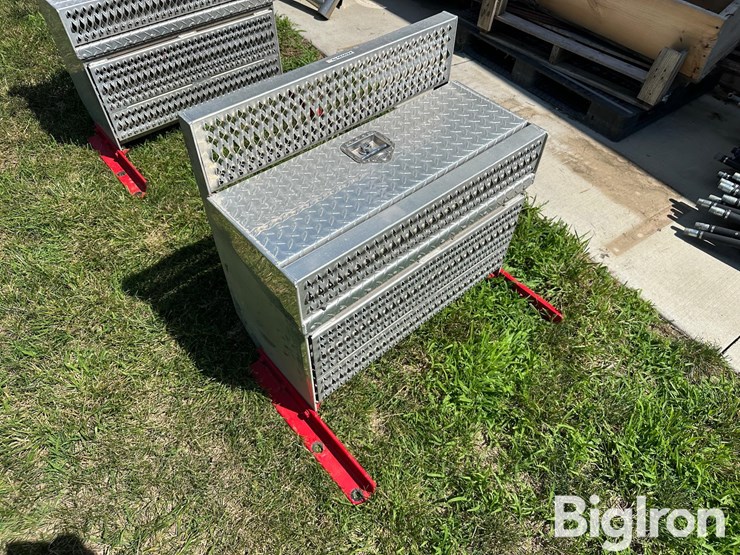 peterbilt-aluminum-step/battery-box-image-3