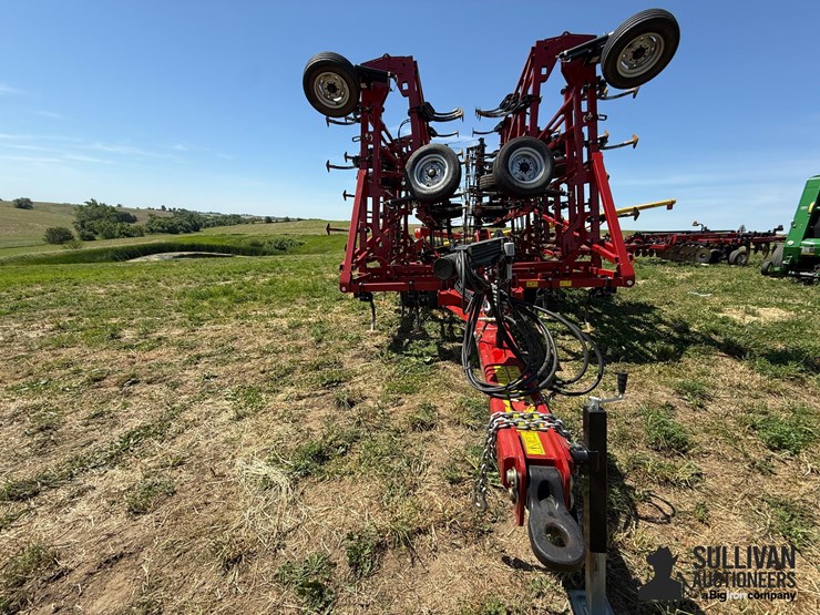 2023-case-ih-255-image-2
