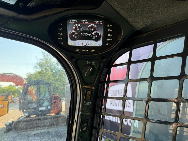 2022-bobcat-t770-image-24