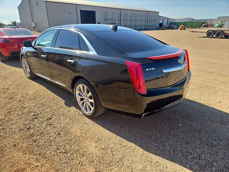 2016-cadillac-xts-luxury-sedan-4d-image-4
