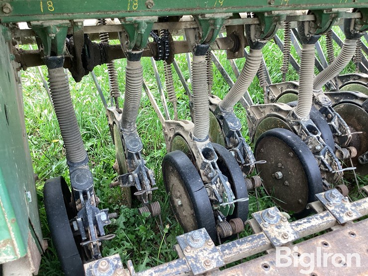 john-deere-8300-image-19