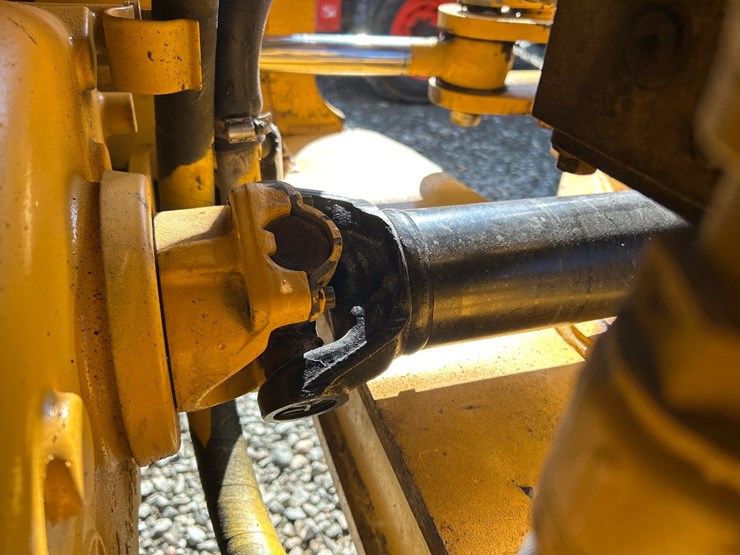 2012-deere-624k-image-39