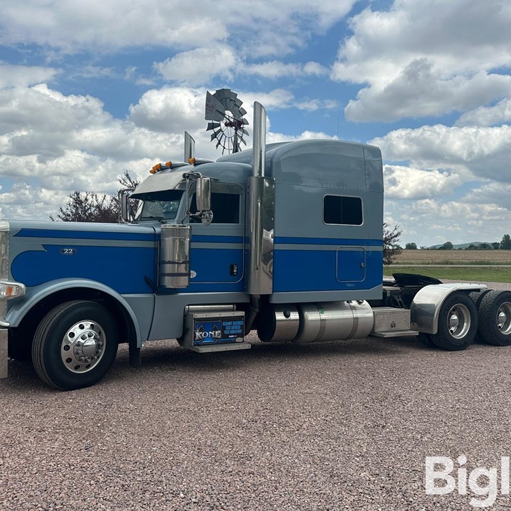 2020 PETERBILT 389