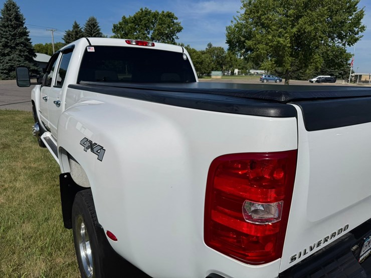 2007-chevrolet-3500-image-13