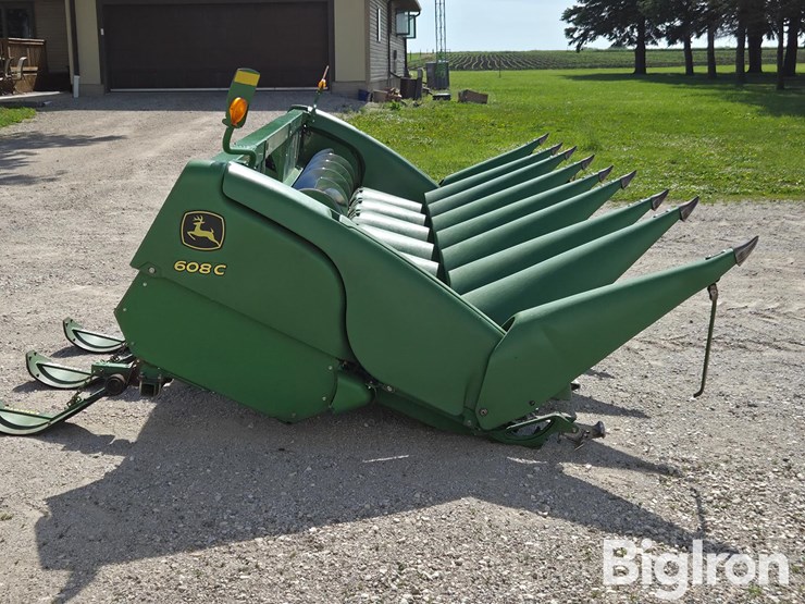 2017-john-deere-608c-image-5