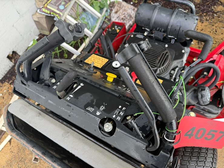 #4057-•-2016-exmark-52"-stand-on-mower-image-12
