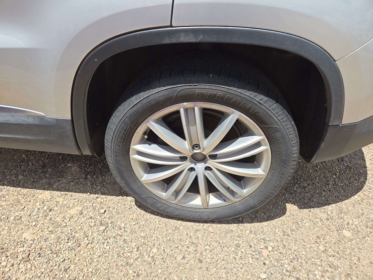 2015-volkswagen-tiguan-se-image-6