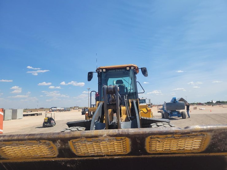 2022-john-deere-644-image-10