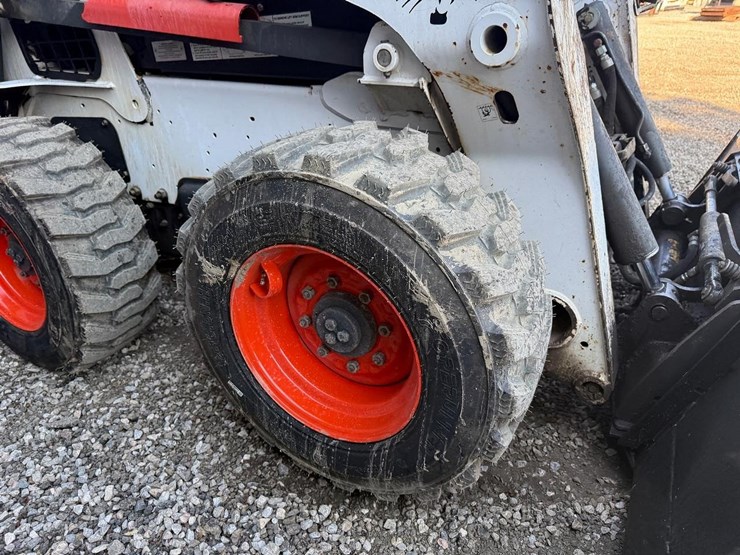 2013-bobcat-s650-image-12