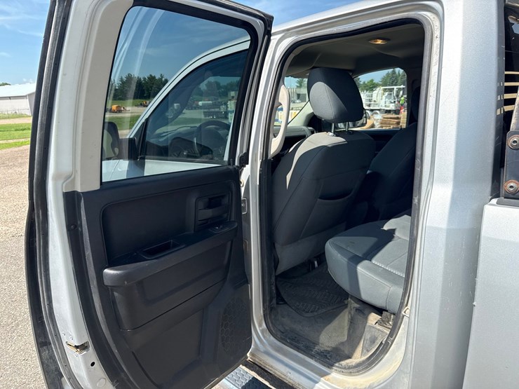 2014-dodge-1500-image-33