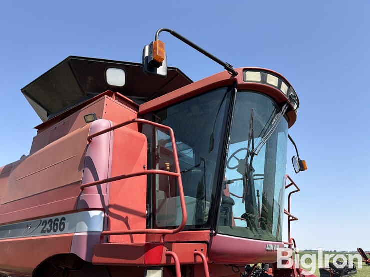 2000-case-ih-2366-image-11