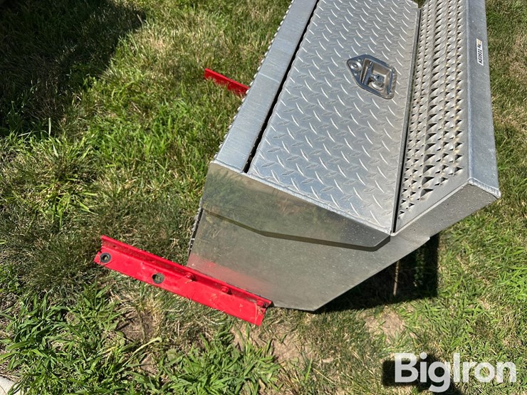 peterbilt-aluminum-step/battery-box-image-15