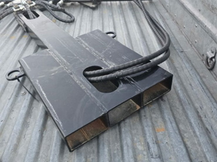 #2098-•-chevron-forklift-vehicle-towing-attachment-image-4
