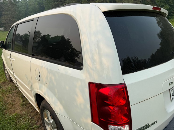 2013-dodge-caravan-image-21