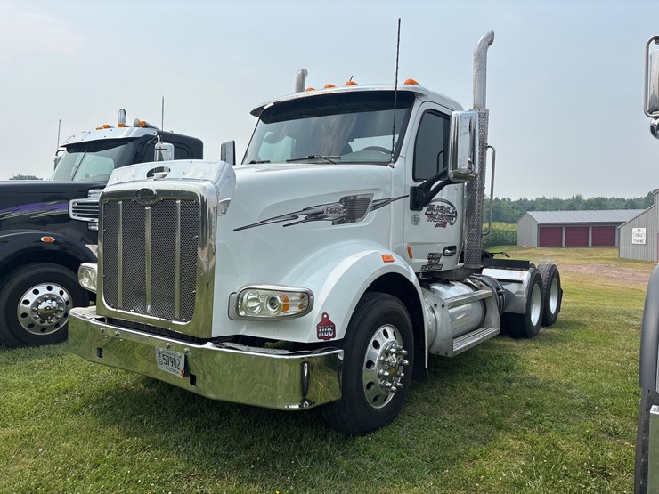 2019-peterbilt-567-image-1