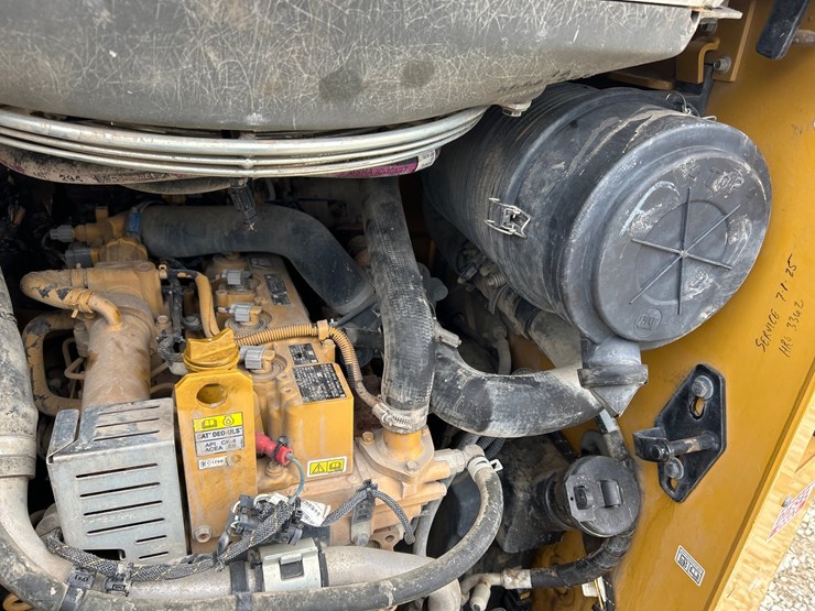 2022-caterpillar-262d3-image-38