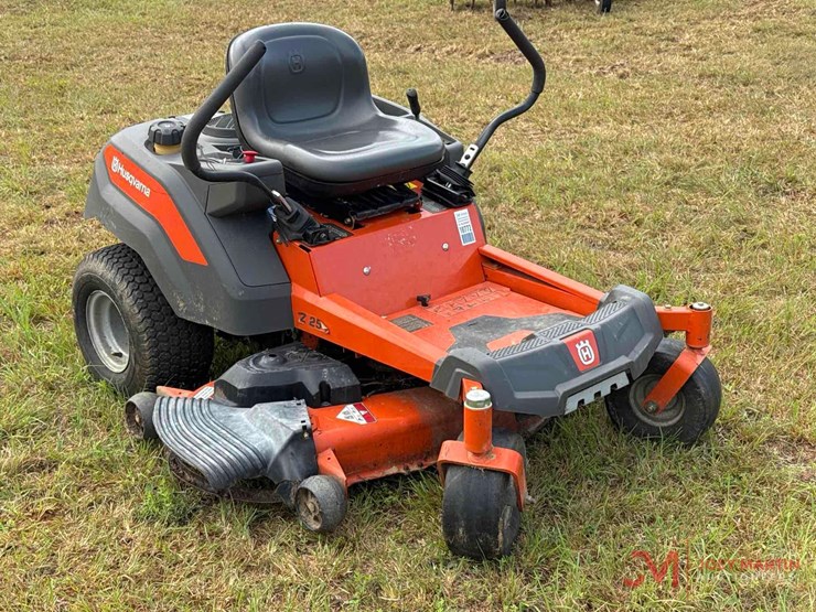 husqvarna-z254-zero-turn-mower-image-1