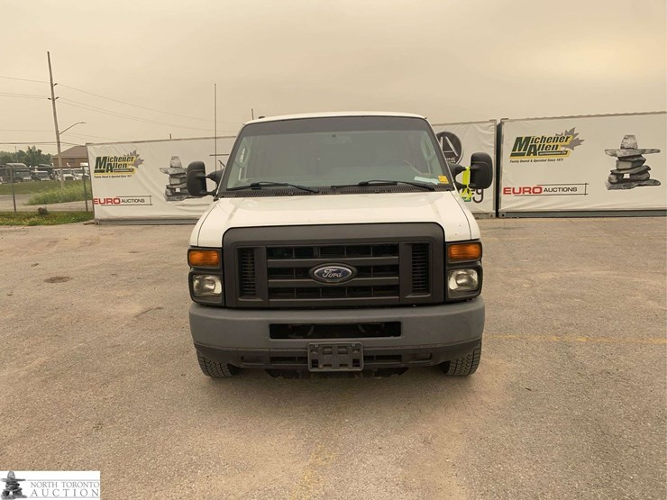 2012-ford-cargo-image-2