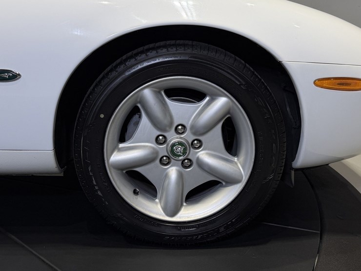 #1516-•-1997-jaguar-xk8-convertible-image-50