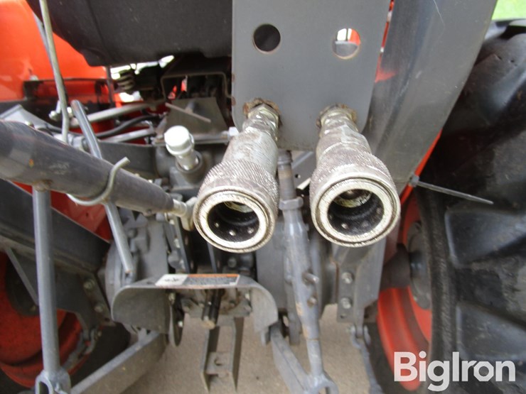 2014-kubota-l3301d-image-15