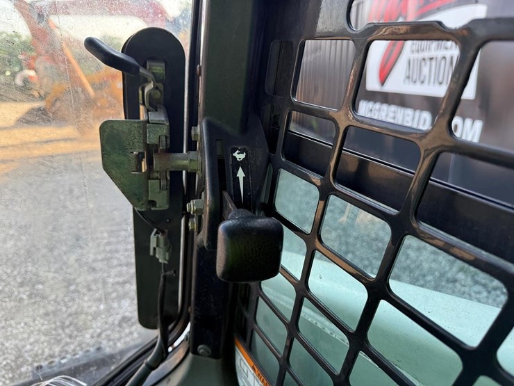 2013-bobcat-s650-image-22