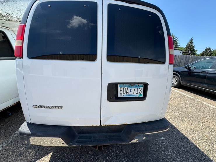 #1896-•-2008-chevy-express-van-image-19