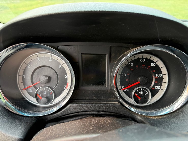 2013-dodge-caravan-image-40