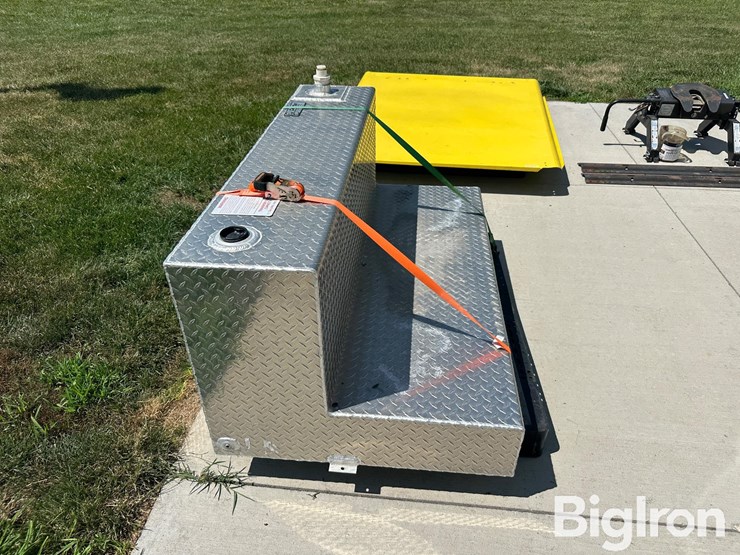 deezee-portable-aluminum-fuel-tank-image-4