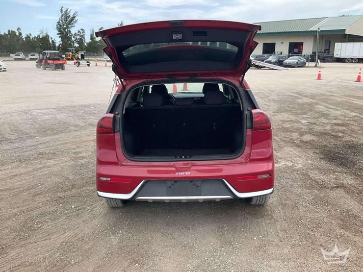 2017-kia-niro-hybrid-suv-image-30