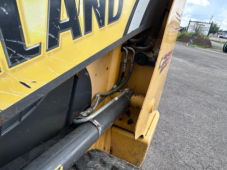 2017-new-holland-c227-image-11