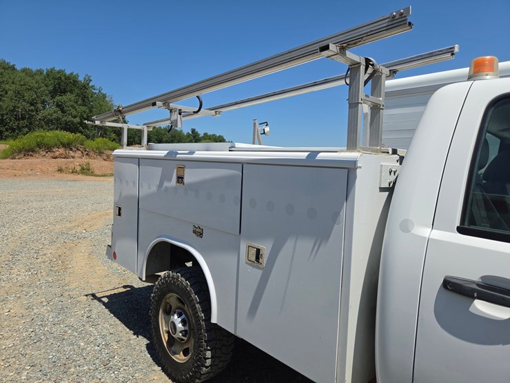 2011-chevrolet-2500-image-22