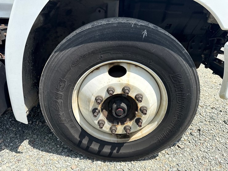 2018-hino-268-image-63