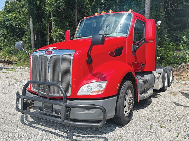 2021-peterbilt-579-image-1