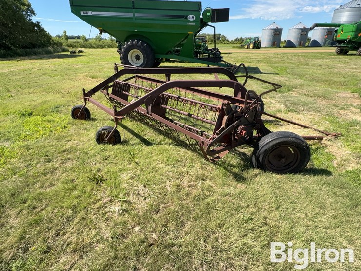 international-side-delivery-rake-image-4