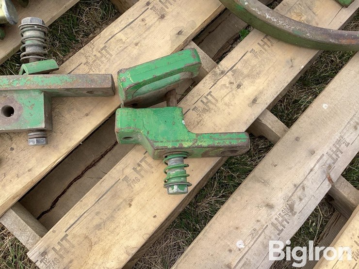 john-deere-various-tractor/tillage-parts-pallet-image-13