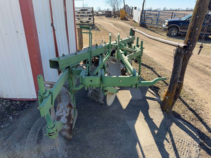 john-deere-three-point-four-bottom-plow-image-2