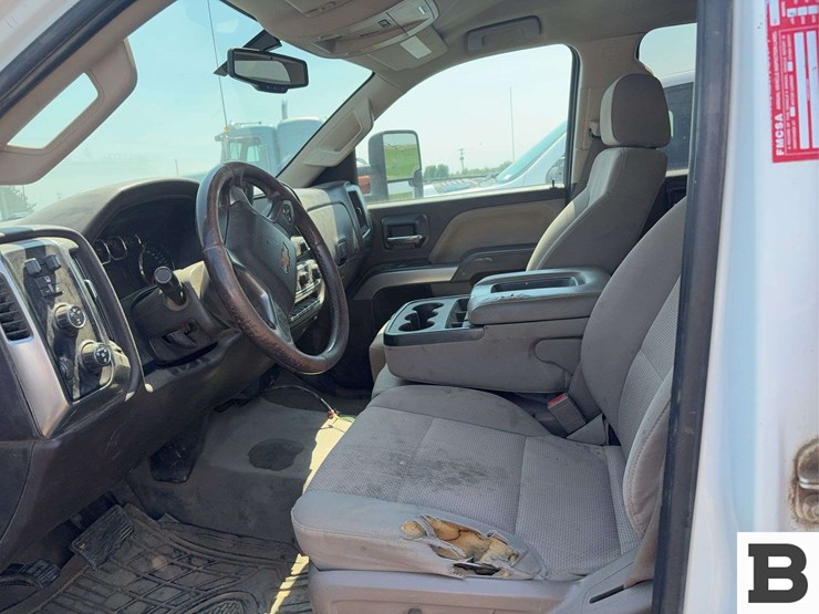 2015-chevrolet-silverado-2500hd-image-9