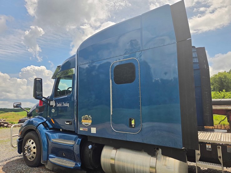 2019-peterbilt-579-image-9