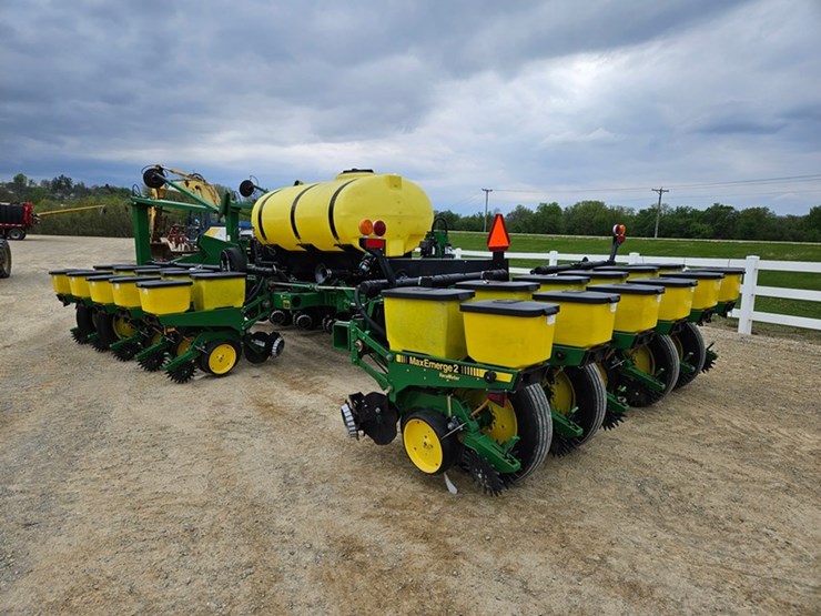 john-deere-7200-image-3