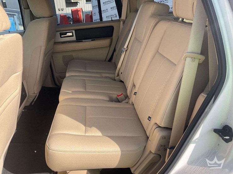 2016-ford-expedition-image-24