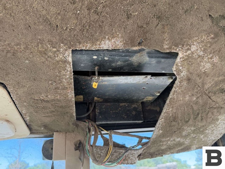john-deere-6210-image-32