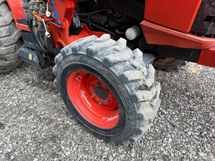 2013-kubota-l4760-image-12