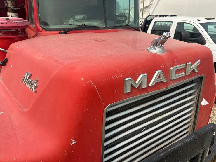 1997-mack-dm688s-image-11