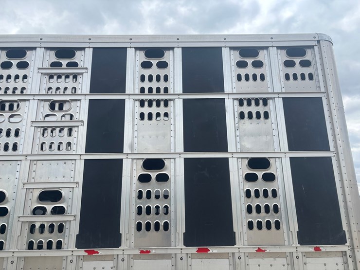 #2150-•-2017-barrett-53'-cattle-semi-trailer-image-12