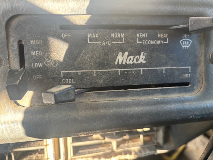 mack-rd688s-image-50