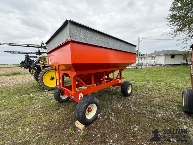 e-z-trail-275-bushel-gravity-wagon-image-5