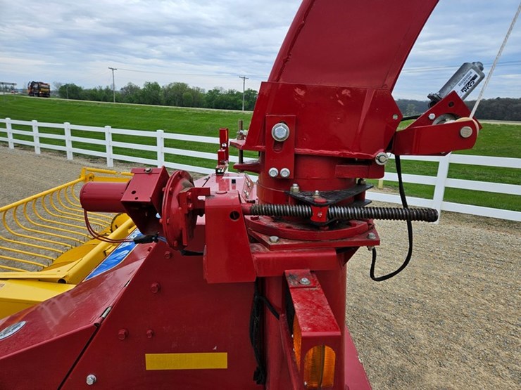new-holland-fp240-image-32